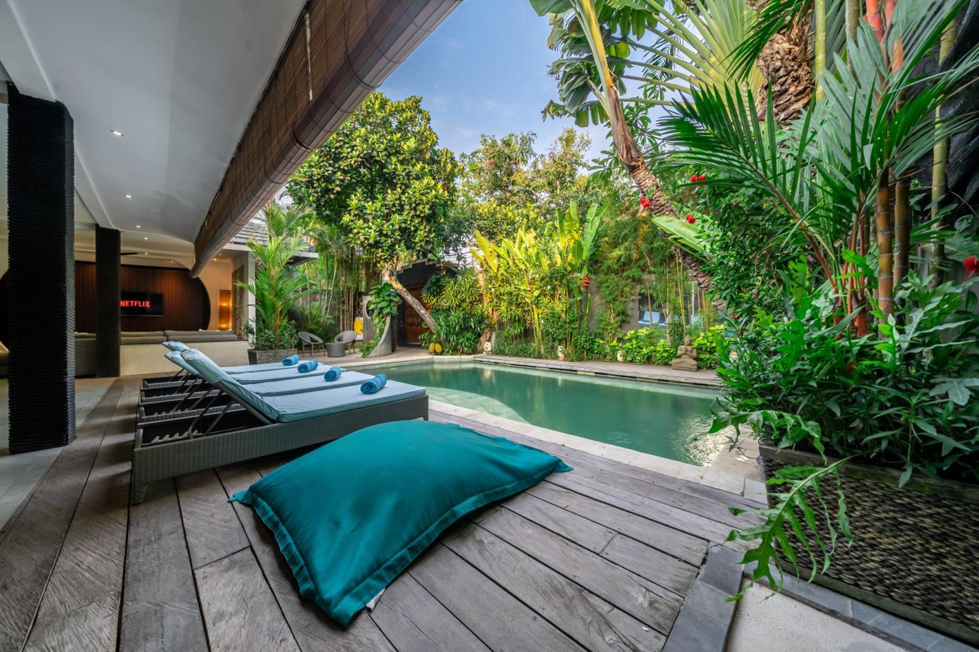 Alchemy Private 4 Bedroom Eat Street 10 Steps To Revolver Cafe Villa *