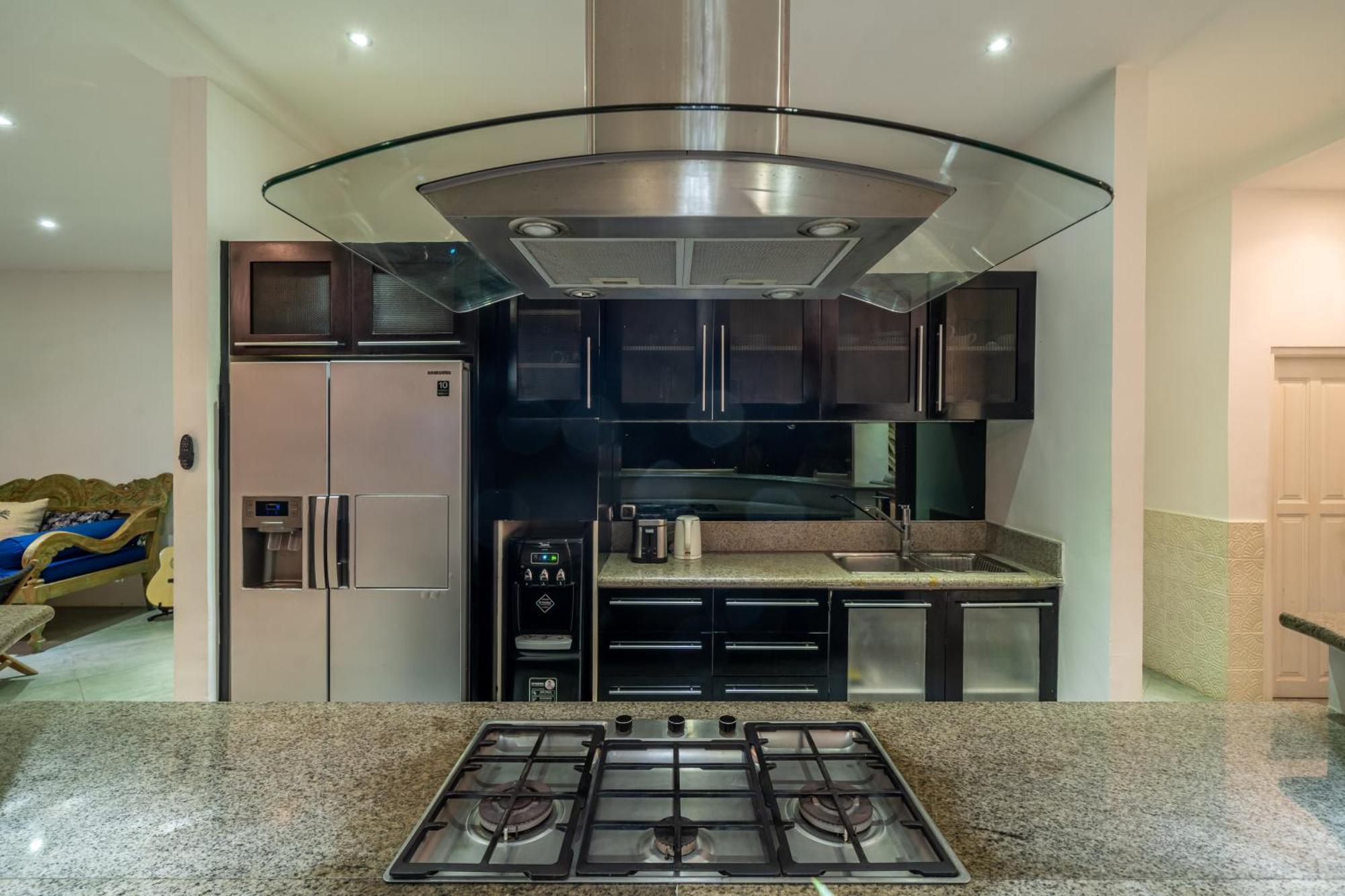 Alchemy Private 4 Bedroom Eat Street 10 Steps To Revolver Cafe Villa *