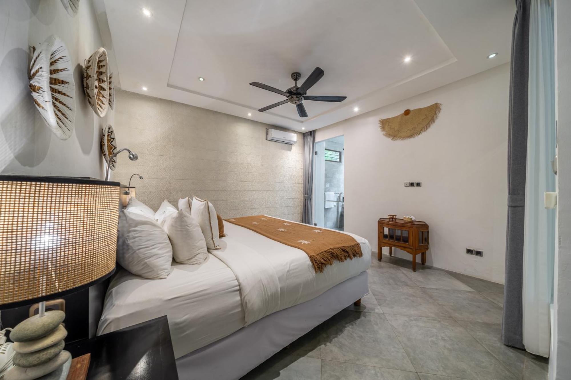 Alchemy Private 4 Bedroom Eat Street 10 Steps To Revolver Cafe * Seminyak (Bali)
