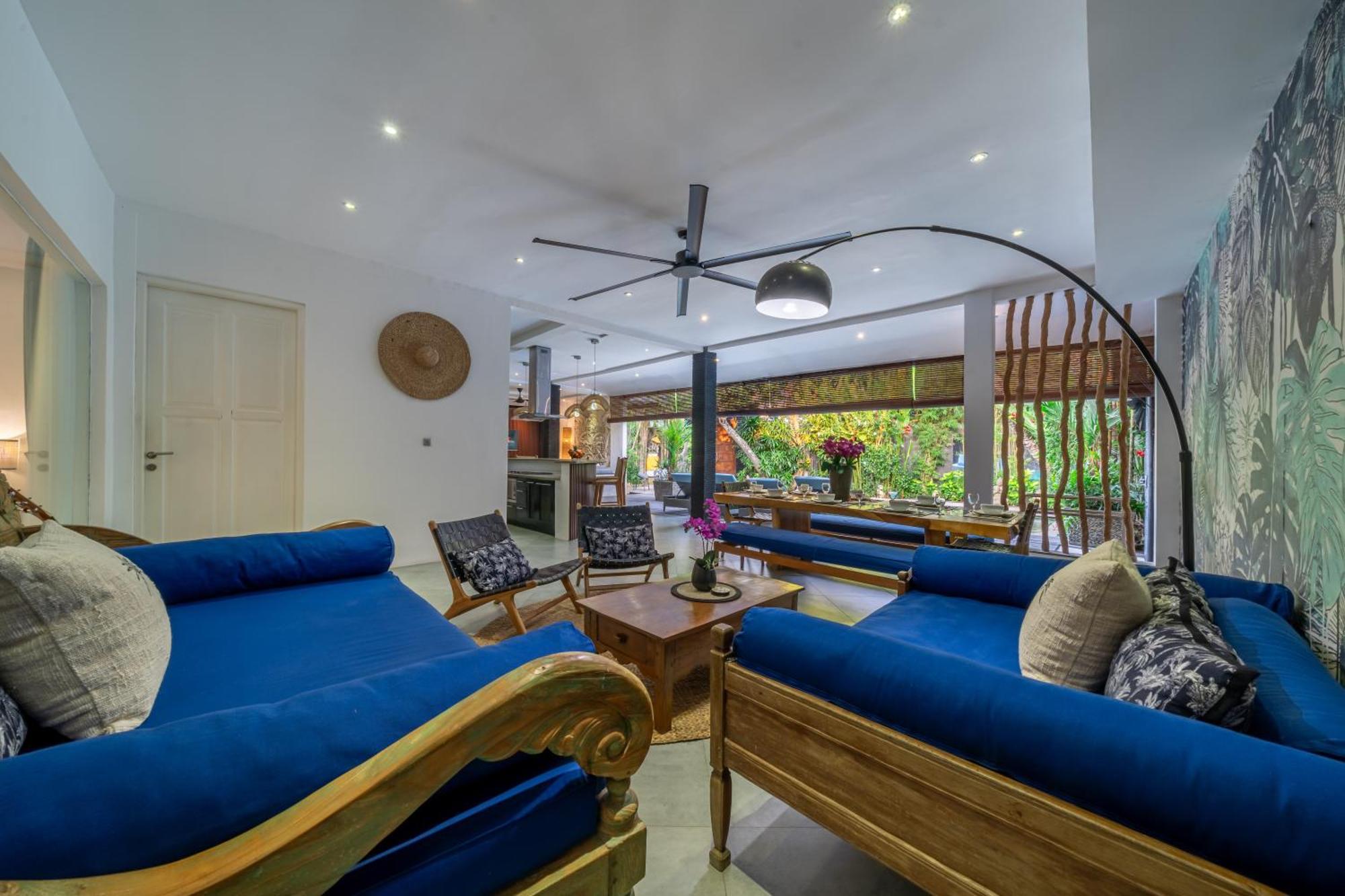 Alchemy Private 4 Bedroom Eat Street 10 Steps To Revolver Cafe Villa Seminyak (Bali)