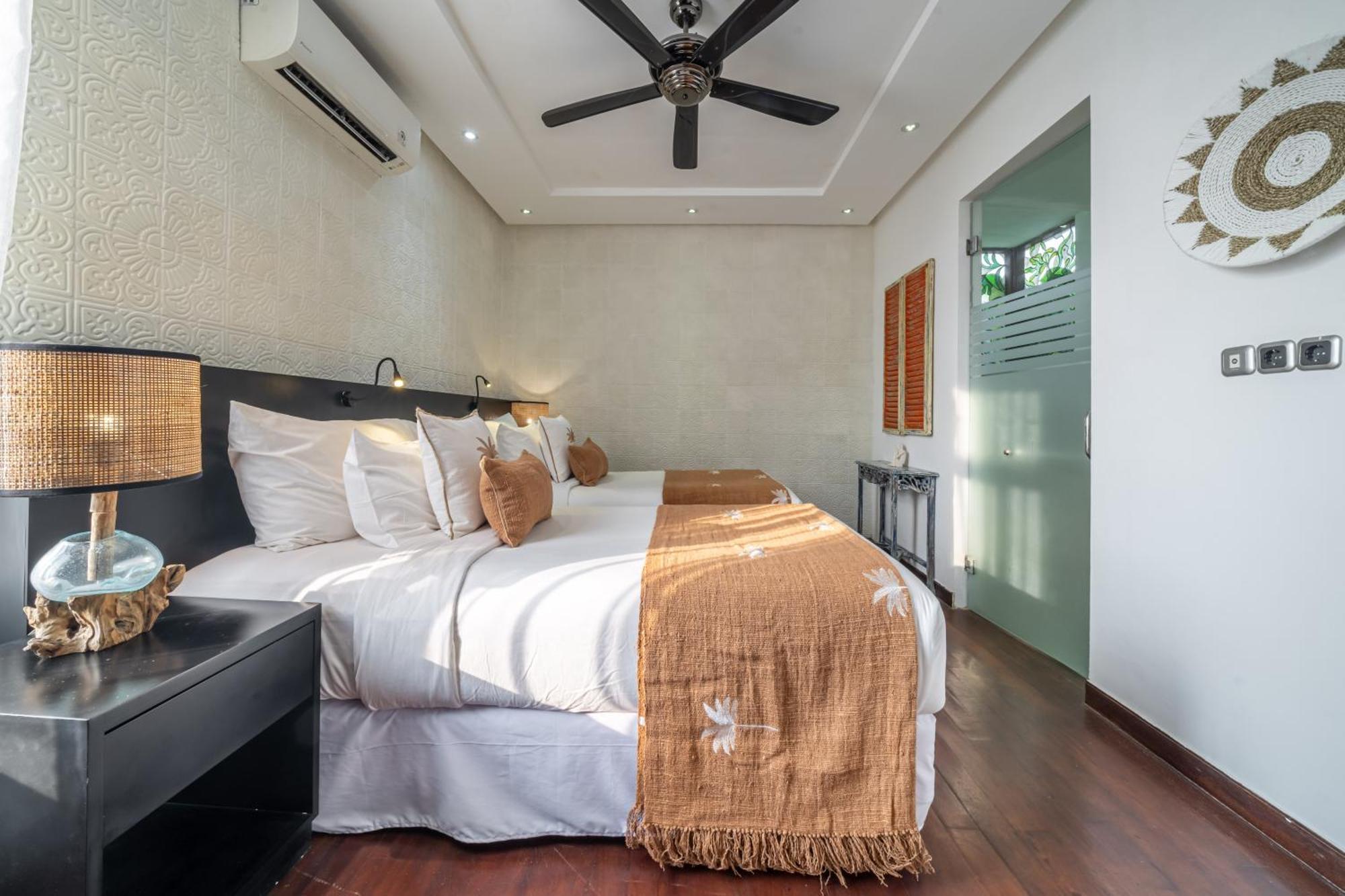 Alchemy Private 4 Bedroom Eat Street 10 Steps To Revolver Cafe Villa *