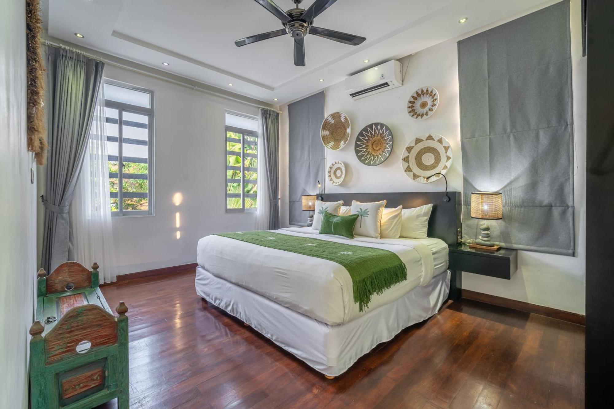 Alchemy Private 4 Bedroom Eat Street 10 Steps To Revolver Cafe