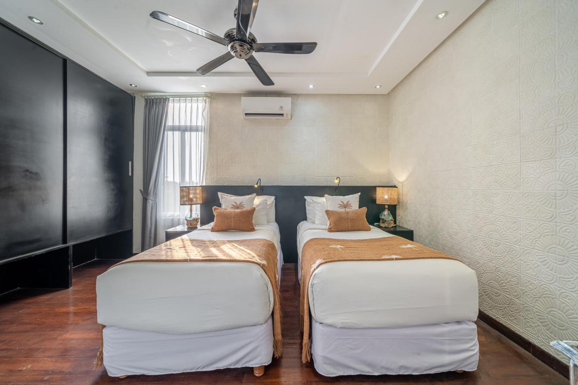 Villa Alchemy Private 4 Bedroom Eat Street 10 Steps To Revolver Cafe Seminyak (Bali)